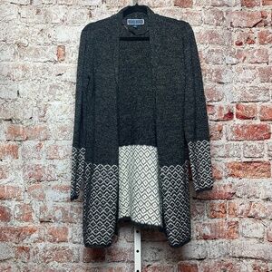 Karen Scott Womenʻs Contrasting Color Cardigan Small